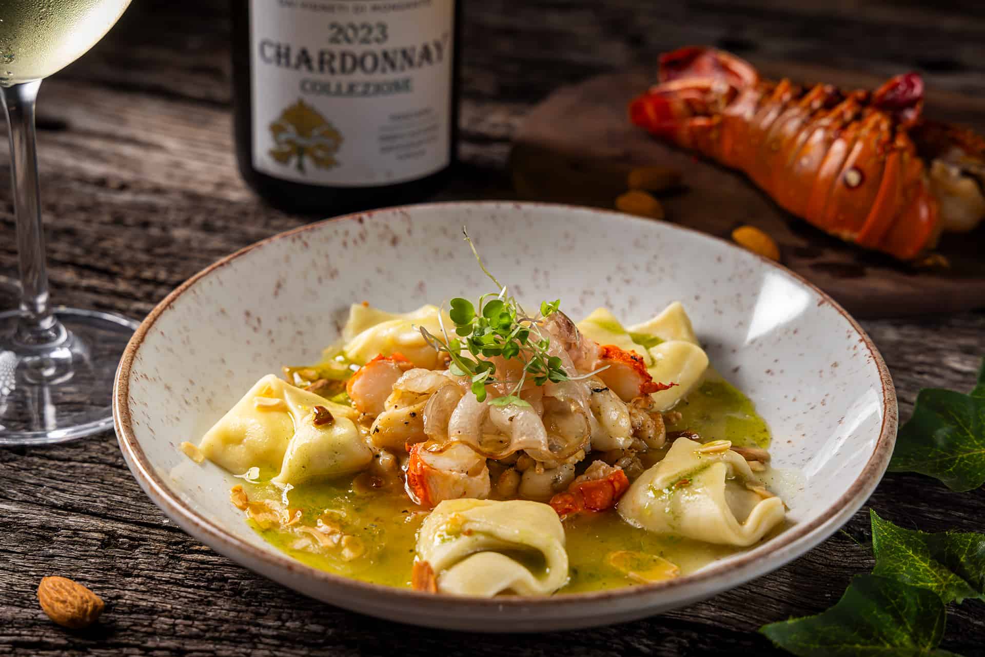 Tortellini com frutos do mar e vinho branco