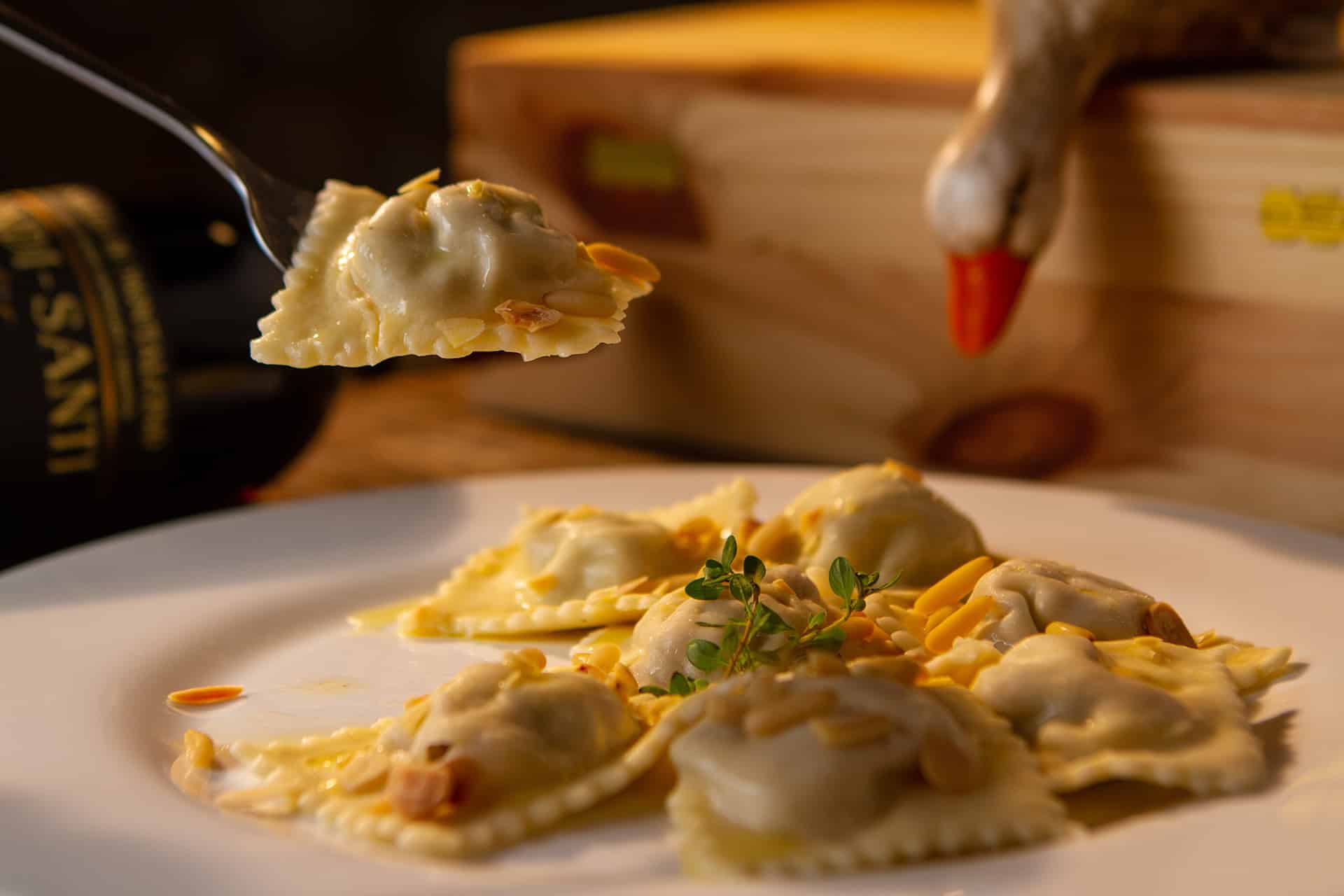 Ravioli finalizado à mesa